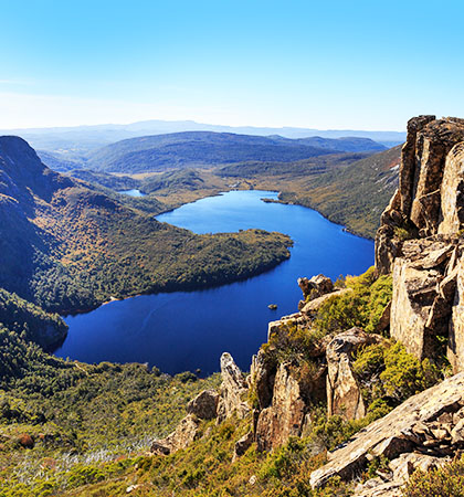 俯瞰搖籃山上蔚藍的鴿子湖